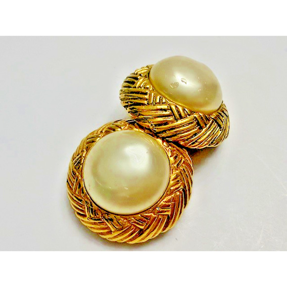 CHANEL CC Logo Button Earrings Clip-On Faux Pearl Gold France Accessory Vintage - Picture 2 of 10